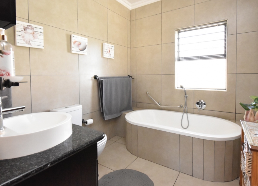 2 Bedroom Property for Sale in Waterberry Estate North West